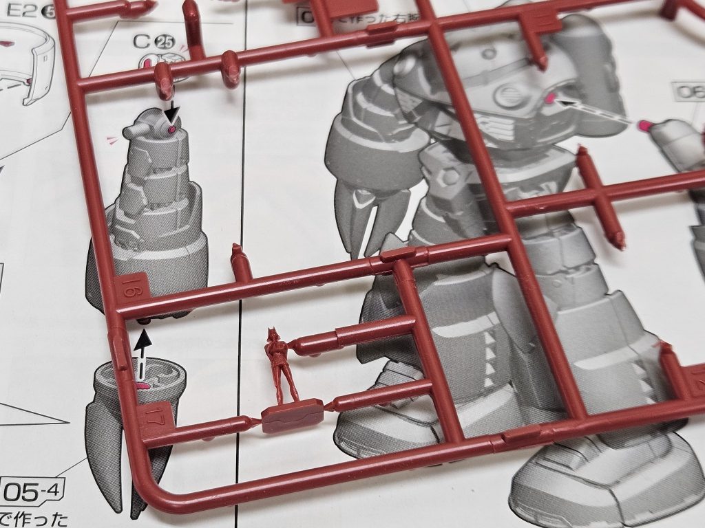 12年前に買ったままのRGズゴックを製作中、かなり最後になってから見慣れないパーツに気付きました。その後は衝動に駆られるまま、本体はほったらかしです。