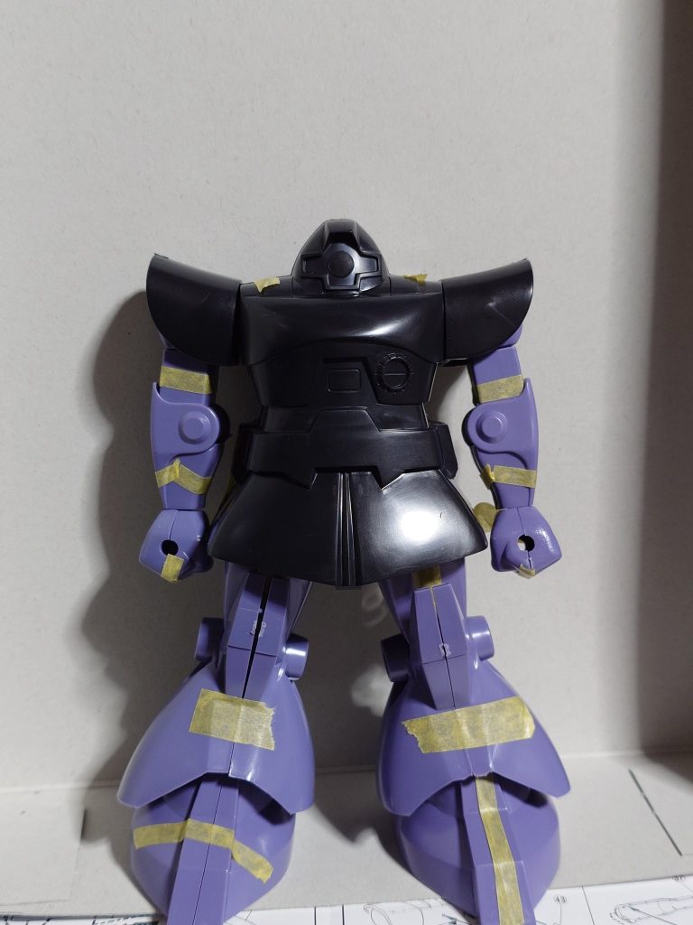 ここからは制作工程です　まずは素組　この時点でカッコいいですが少し気になった部分は・肩の付け根が胴から離れすぎてる・手が漢気に溢れすぎてる・足の開き方や足首の角度この辺を弄りました