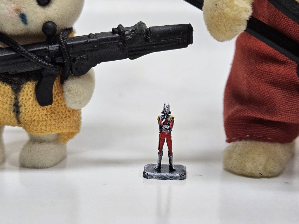 下地ベースグレー吹付後、白でドライブラシの後、ハイライトを爪楊枝で塗っております。