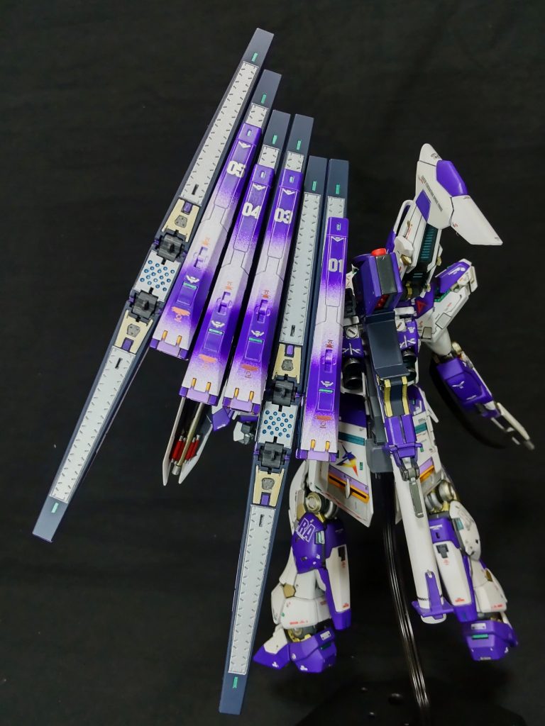 今回のフィン・ファンネルはこんな感じにグラデーションです😁。展示されてたメタルビルドの方は青1色でしたが、グラデーションに変えてみました。