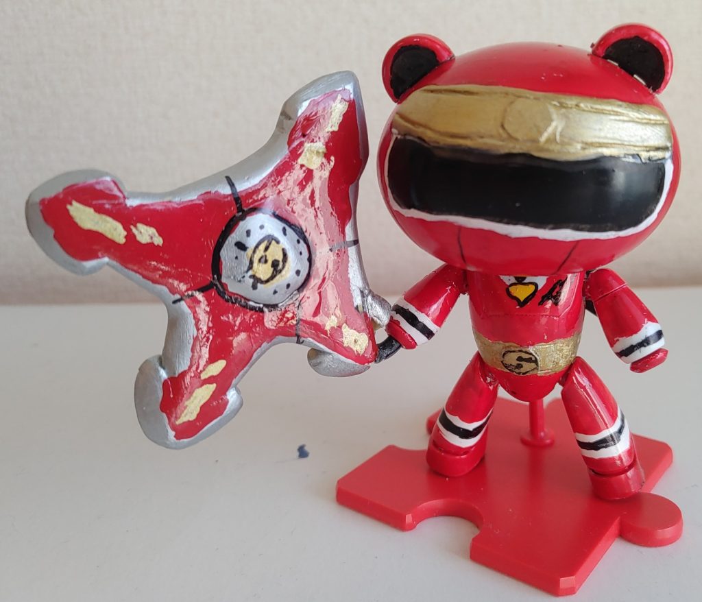 レッド個人の武器、レッドスライサー。「ドンブラザーズ」イヌブラザー(ブラック)の武器(手裏剣)を改造。