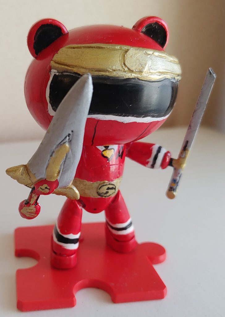 同じくレッド個人?な武器、雷鳴剣ヒカリマル。ランナー+エポキシパテ製。写真は、カクレマルと二刀流で放った雷鳴斬と言う技なイメージ。