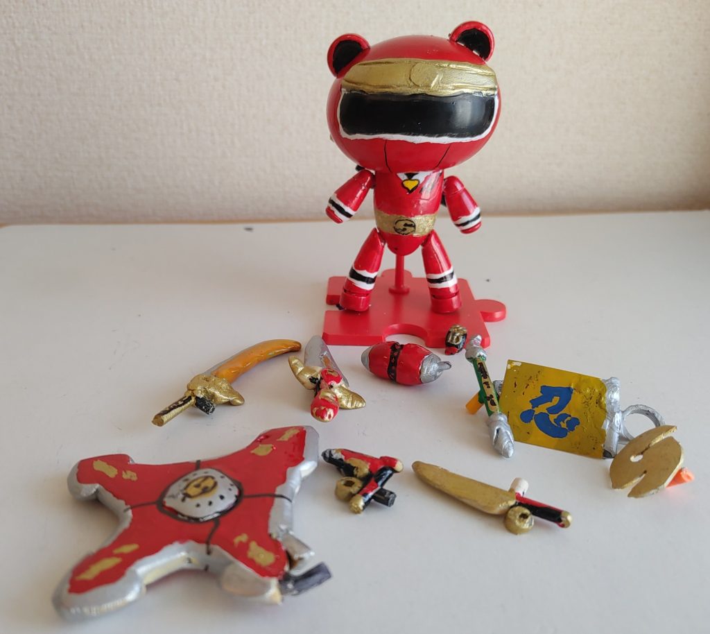 今回の全アイテム。「忍之巻」の隣にあります巻物の中身は、プラ板+ランナー+瞬間部品製。