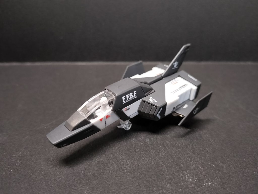 一番くじの景品です。プロトタイプカラーしか手に入らなかったのが残念です。