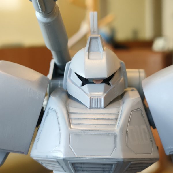 初投稿です。お見苦しい点もあるかと思いますが宜しくお願いします。&nbsp;29年前のキットらしいです。股関節が折れていたので、針金で補強しています。反対もそのうち折れそうなので貫通させました。肩の縦幅がとにかく大きい（ 広い）のがどうしても気になったので、ロウソクで加熱して内側に押し曲げ。適当に面取りで6ミリぐらい薄くなったと思います。頭部は横幅が欲しかったのでプラ板で左右に1ミリほど追加しました。こっちの方がいいと思うな。他に気になったのは・スカートの外側の延長したい・肘が細すぎるので太くしたいなのですが、大変そうなのでパス。いつか気が向いたらシようね♡&nbsp;サフ吹いて基本塗装、後はウェザリング予定です。&nbsp;（3枚目）