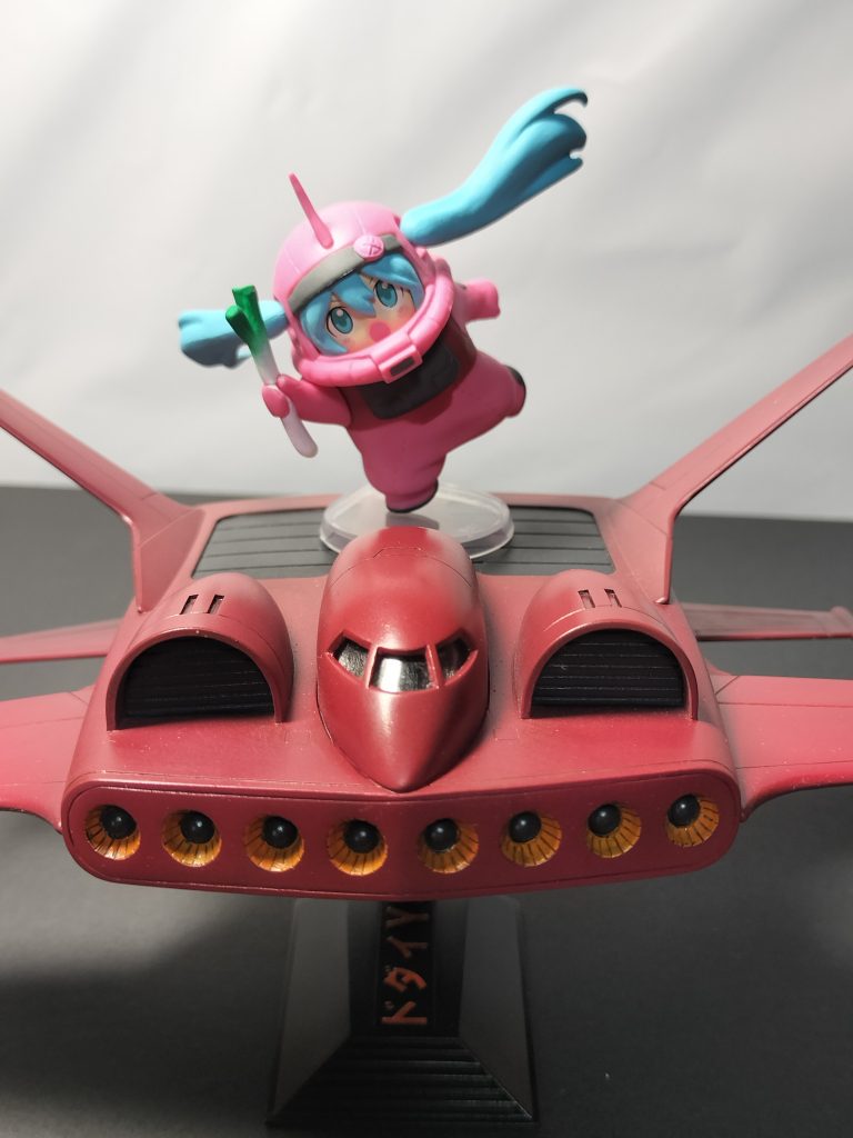 まだグフは未完成なのでミクザク乗せて撮影