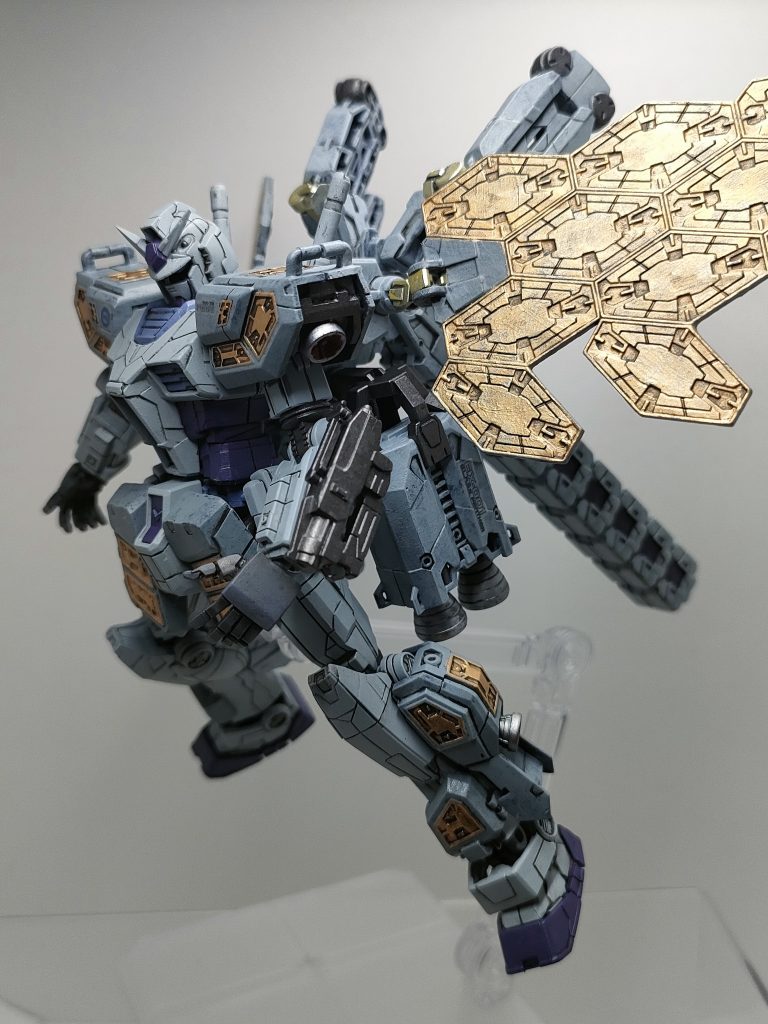 万博ガンダムグラスフェザー装備　筆塗り全塗装