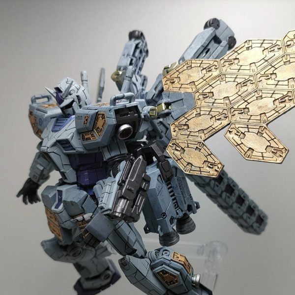 万博ガンダムグラスフェザー装備　筆塗り全塗装