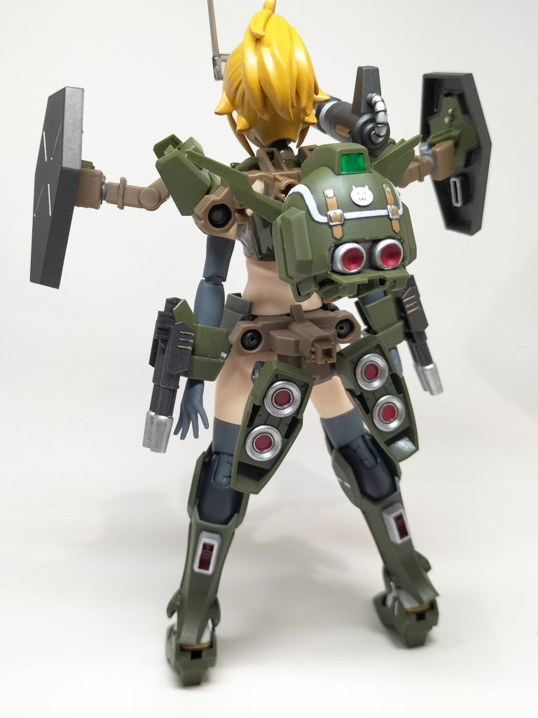 バックショット✨️バーニアを塗り分けるとなかなかの迫力です(iori_sei)猫さんマークがかわいい(gundam-kao6)