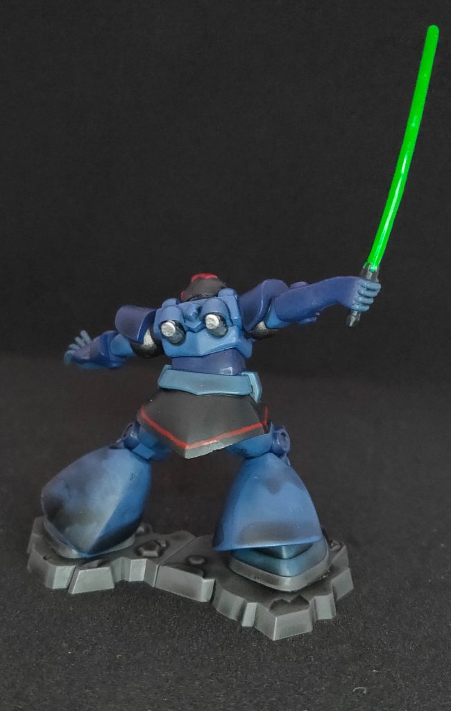 背面腰の赤ラインなぞるのが難しかった…