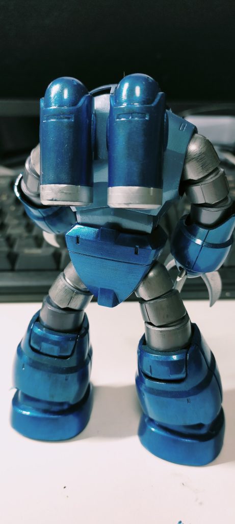 背中の推進タンク．おいしそう．