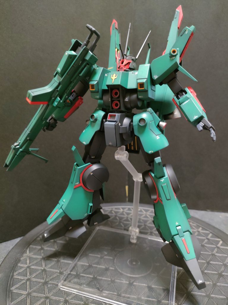 ドーベンウルフはHGUCとは思えないほど大きい。ガンダムF91が子供に思える迫力。カッコいいけどとにかく黄色部分の塗装が滅茶苦茶面倒くさい(T_T)