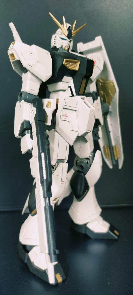 はじめて筋彫りに挑戦しました．EGはやや表面が寂しいのでプラ板で肩・腰部・膝・脛にディテールを追加しています．