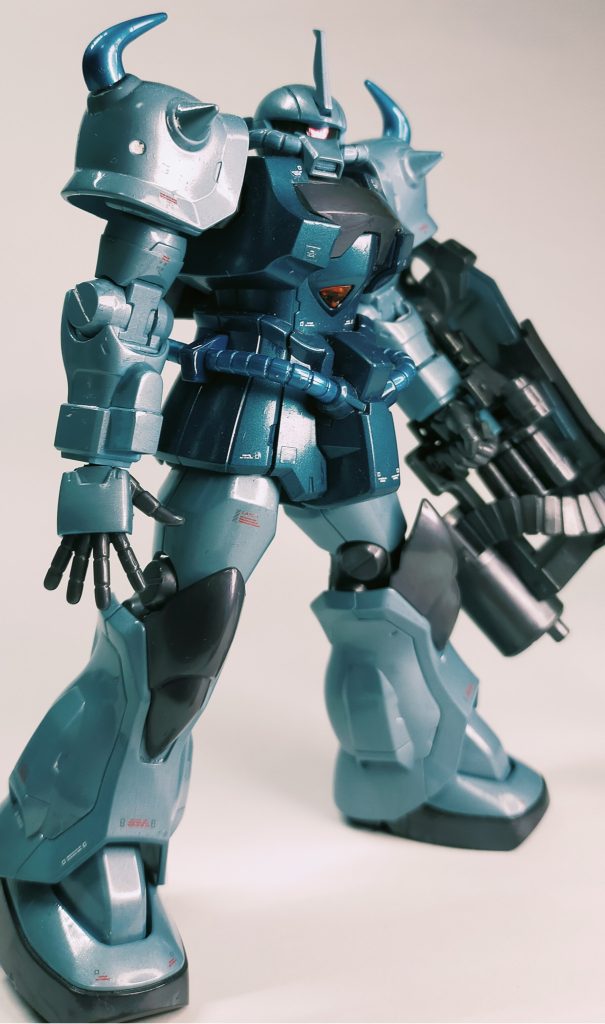 隠蔽力の強いシルバーを混ぜることで筆塗りのムラを押さえるよう試みました.平手がかっこいい.