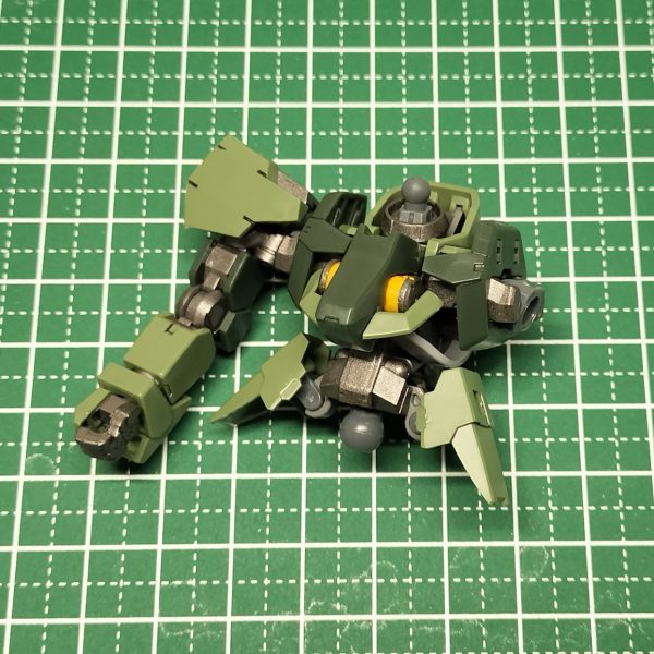 制作2日目、腕が取り付きました。