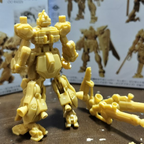 リアクティブアーマーをまとった最終決戦版アルフォンス？三年ぶりに仮組みしたこの子はアーティファクトのダブルゼータ並みに組み立てやすい良キットでした。サクサク組めて楽しいですね。なおのこと改造したくなります。（4枚目）