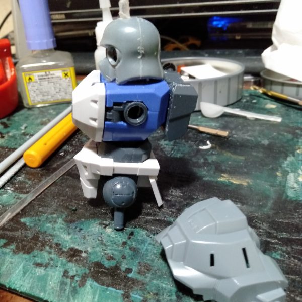 文句言われようが、俺は俺なので。　　　　　　　　　　　　　　　　　1/100　デナン・ゾン、やはり昨年”RE/100 デナン・ゲー”が出たら、構造の違いもあるから引け目に見えますよね？なので俺は、中国製1/144のキットをベースに改造してます。理由は初めて見た時に近似値があると思ったのがきっかけです。実際まだ製作中ですが・・・コレがそう使うように作られたという感じなんで（笑）（2枚目）