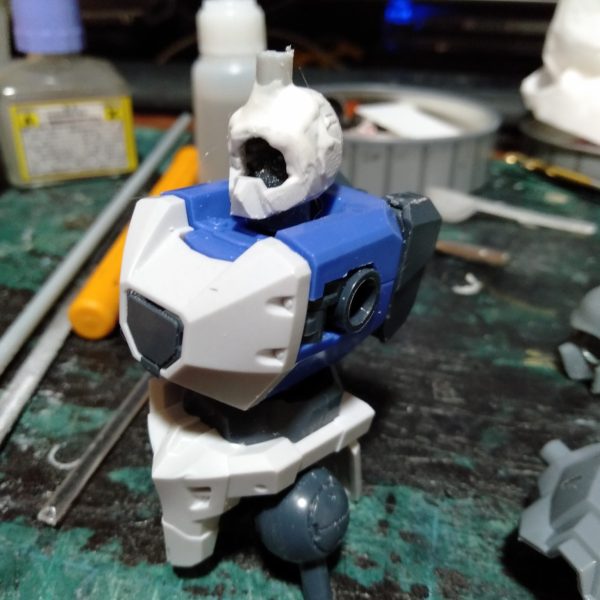 文句言われようが、俺は俺なので。　　　　　　　　　　　　　　　　　1/100　デナン・ゾン、やはり昨年”RE/100 デナン・ゲー”が出たら、構造の違いもあるから引け目に見えますよね？なので俺は、中国製1/144のキットをベースに改造してます。理由は初めて見た時に近似値があると思ったのがきっかけです。実際まだ製作中ですが・・・コレがそう使うように作られたという感じなんで（笑）（3枚目）