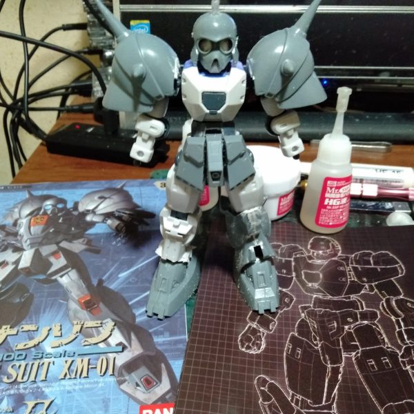 ”酋長大陸 超動騎兵シリーズ 1/144 スタッグ”を改造ベースにした、 1/100デナン・ゾン順調に進行中（笑）サクサクと改造出来てしましますわ、ホントコレを改造ベースにしないのは変なくらいに。まぁ写真、ＵＰしてますのでご覧くださいｗｗｗ（1枚目）