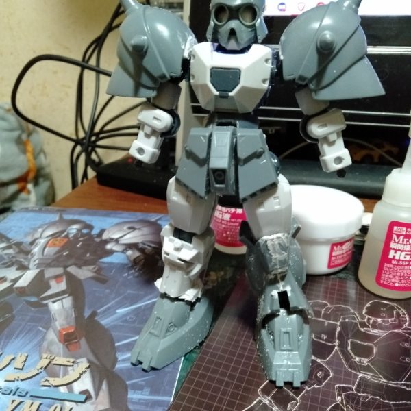 ”酋長大陸 超動騎兵シリーズ 1/144 スタッグ”を改造ベースにした、 1/100デナン・ゾン順調に進行中（笑）サクサクと改造出来てしましますわ、ホントコレを改造ベースにしないのは変なくらいに。まぁ写真、ＵＰしてますのでご覧くださいｗｗｗ（2枚目）