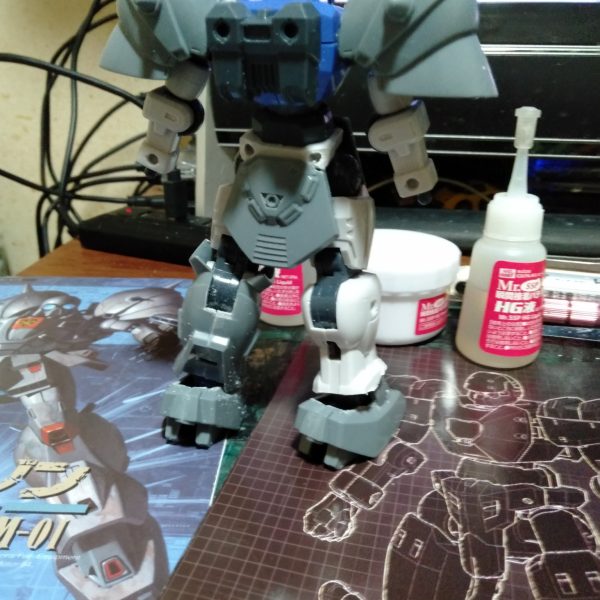 ”酋長大陸 超動騎兵シリーズ 1/144 スタッグ”を改造ベースにした、 1/100デナン・ゾン順調に進行中（笑）サクサクと改造出来てしましますわ、ホントコレを改造ベースにしないのは変なくらいに。まぁ写真、ＵＰしてますのでご覧くださいｗｗｗ（4枚目）