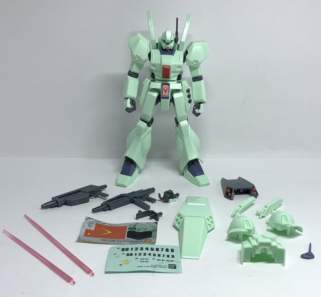 最後に付属品パーツ等。基本的に逆襲のシャア版である「HGUC ジェガン&nbsp;」に追加ランナーを増やして差分を変えたものになりますね。稼働範囲はジェガンと同様なので今にみると動かしづらいところはありますが造形ともに良いです！このほかにも「HGUC ジェガン&nbsp;Aタイプ」「HGUC ジェガン&nbsp;Bタイプ」「HGUC ジェガンA2型」「HGUC ジェガン(バーナム所属機)」「HGUCプロトスタークジェガン」「HGUC スタークジェガン&nbsp;(CCA-MSV版)」「HGUC ジェガンD型」「HGUC ジェガンD型(迷彩仕様)」「HGUC ジェガンD型(護衛隊仕様)」「HGUC ジェガンD型(ピコ・アルティドール機)」等のプレミアムバンダイ限定でのバリエーションがあります。なお、ビルドファイターズ外伝にてレナード兄弟が使用したものもありかなりの数が発売されています。＊＊＊ビルドダイバーズ(ReRISE)二次小説「陰キャアイドルはGBN〈惑星〉を救いたい。」こちらのつぶやきによる【試し読み】またはpixiv先行にて更新中です〜◇◇◇またハーメルン版「陰キャだけどアイドルはじめてGBN〈惑星〉を救っちゃってもいいですよね？」も同様に更新中です〜二次創作にご興味のある方はぜひ〜！