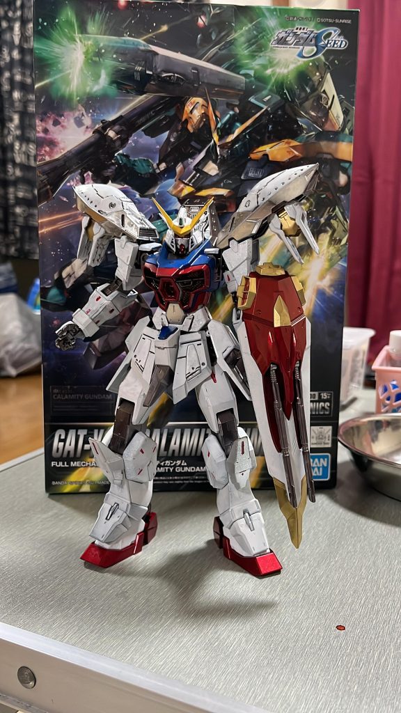 このカラミティーは少し塗装できるようになった頃の作品ですね。確かストライクをイメージして塗装したような気がします‼️今はあまり使用しないんですがこの頃はメタリック系を使っていい感じにするってちょっとしたズルを覚えた頃です笑