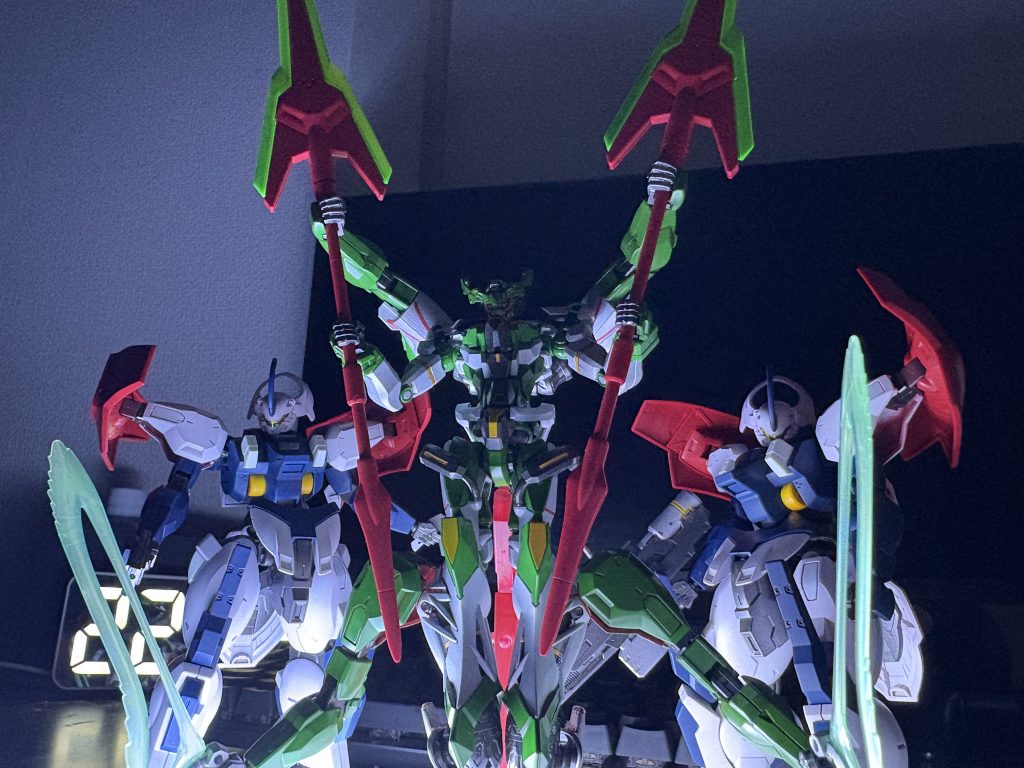 こいつは…ガンダム？いや違うエヴァンゲリオンだ