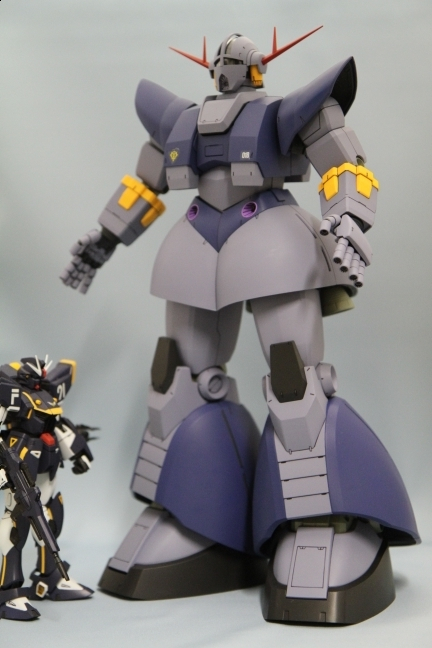 足が飾りでは無理がある