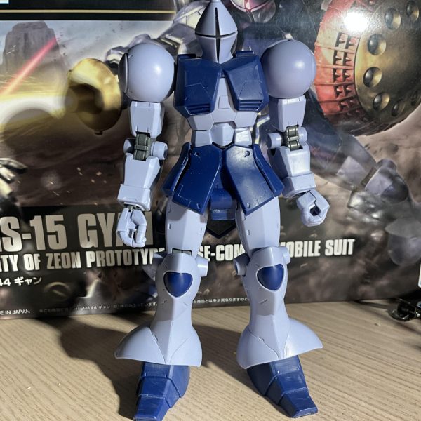 新年早々インフルエンザでダウンでした、なんて年だ！制作途中のギャンです、なんとか新規モールドまで追加しました本当はこの後合わせ目を消して下地作って…とするとこなのですが比較的新しい？キットのせいか合わせ目を隠してたり段落ちモールドにしてあったり至れり尽くせり状態なんですよね…もう塗装に入っちゃおうかな、と思うレベルですとはいえ顔部分はちょっと合わせ目目立つし足も消してみてもいいかな、と思ってます（2枚目）