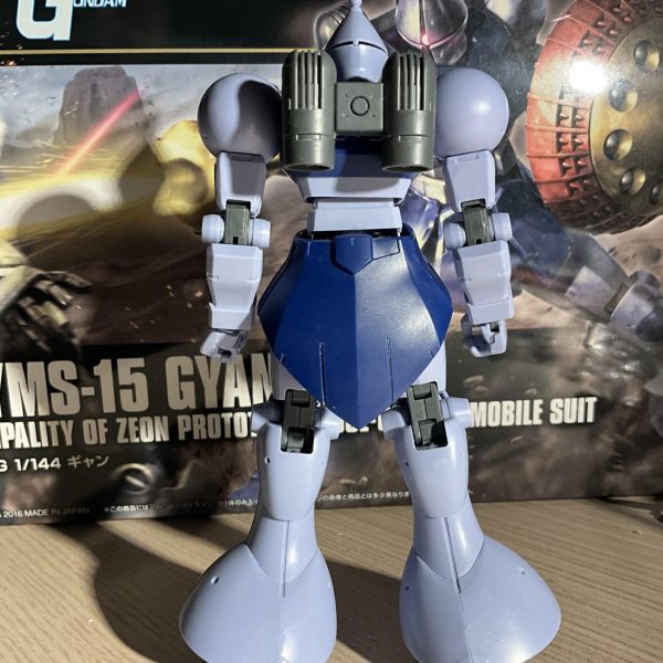 新年早々インフルエンザでダウンでした、なんて年だ！制作途中のギャンです、なんとか新規モールドまで追加しました本当はこの後合わせ目を消して下地作って…とするとこなのですが比較的新しい？キットのせいか合わせ目を隠してたり段落ちモールドにしてあったり至れり尽くせり状態なんですよね…もう塗装に入っちゃおうかな、と思うレベルですとはいえ顔部分はちょっと合わせ目目立つし足も消してみてもいいかな、と思ってます（3枚目）