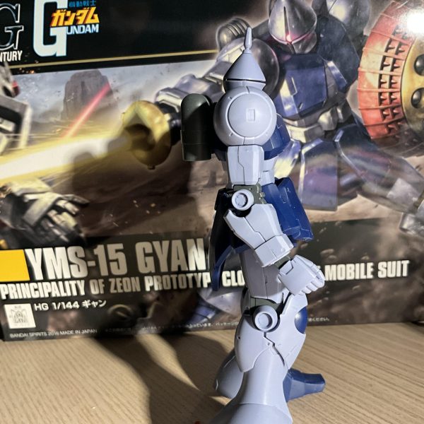 新年早々インフルエンザでダウンでした、なんて年だ！制作途中のギャンです、なんとか新規モールドまで追加しました本当はこの後合わせ目を消して下地作って…とするとこなのですが比較的新しい？キットのせいか合わせ目を隠してたり段落ちモールドにしてあったり至れり尽くせり状態なんですよね…もう塗装に入っちゃおうかな、と思うレベルですとはいえ顔部分はちょっと合わせ目目立つし足も消してみてもいいかな、と思ってます（4枚目）