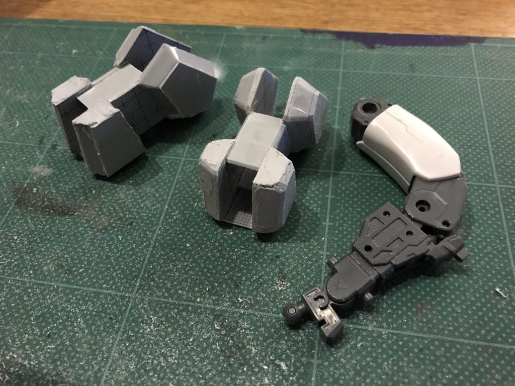 上腕とフレームはサイズ的にMGシャイニングの脚を流用