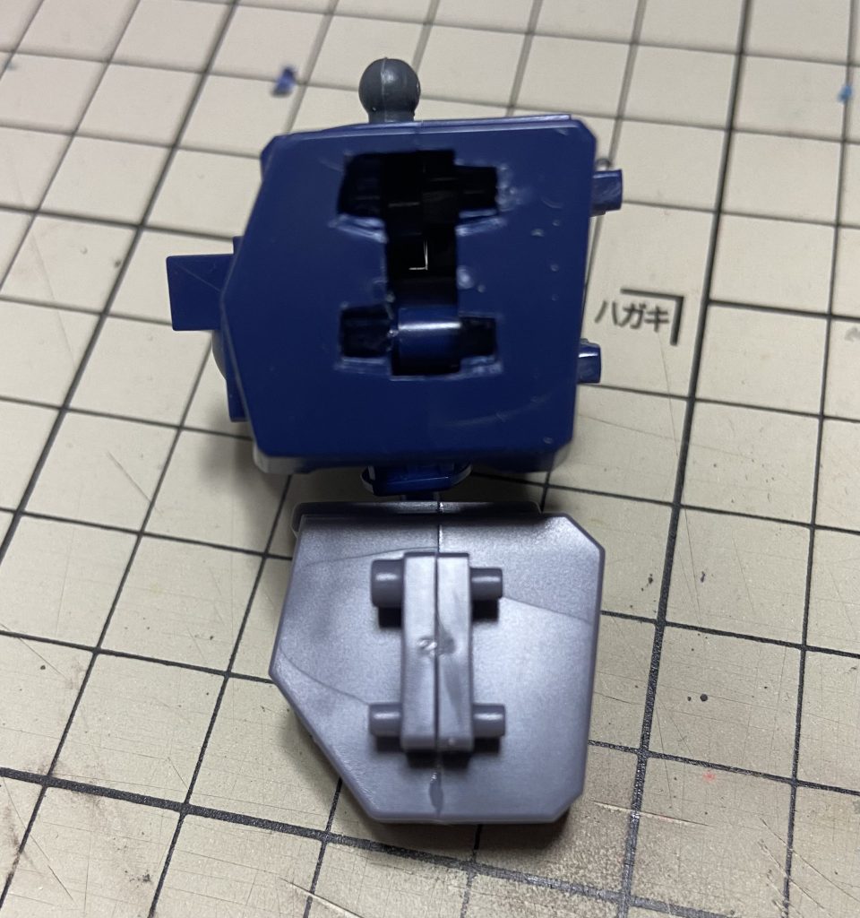 腕・胴体・太腿・脹脛の合わせ目消しの為、後ハメ加工。