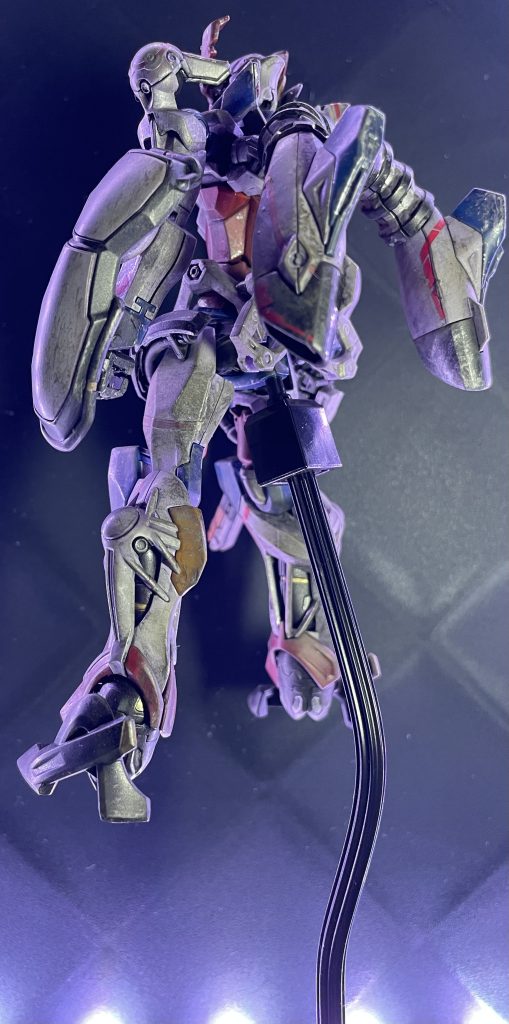 背面。黒色部分にはメタルブラック。白はダイヤモンドパールでオーバーコート。その他は下地にクリア系の塗料を使用してます。