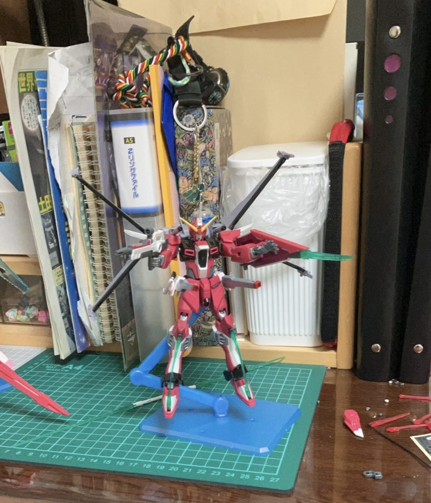 さらにパフェストフリルージュからの余剰パーツとしてストフリのレールガンがあったんでパーツ注文しつつ特に削ったりせずボールジョイントで取り付けパワーアップ！！