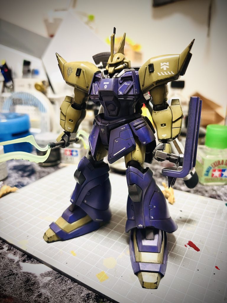 初めてプラ板工作も試しました。胸部に追加装甲的に切って貼ってしてみましたが、、、これ滅茶苦茶センスが問われますね。全く形が思い浮かばないし浮かんでも形にする技術がない！泣