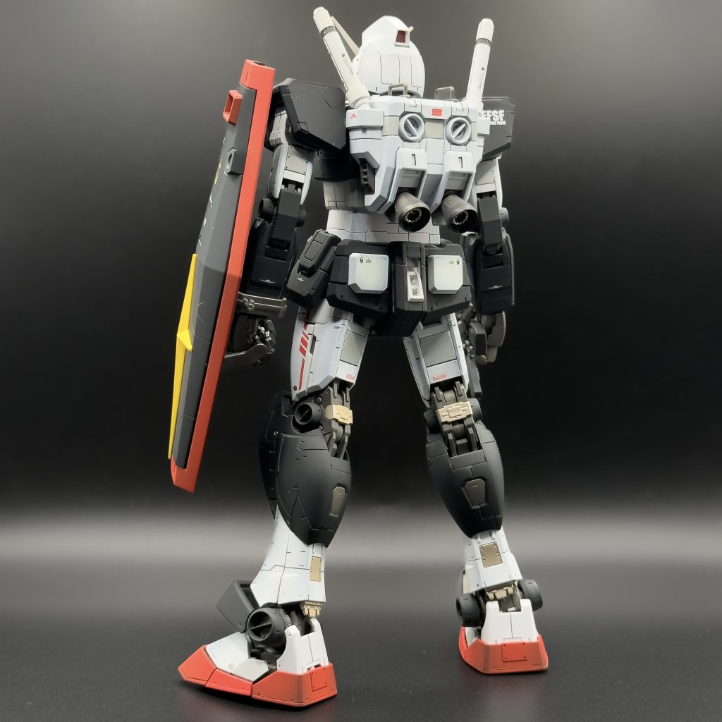 アンテナだけ補強と延長してますが、ほぼ無改造。やったことは表面処理、面出し、既存スジボリ、一部パーツの一体化くらいです。あとは仕上げにデカールとちょっとだけエッチングパーツなんか入れてみました。