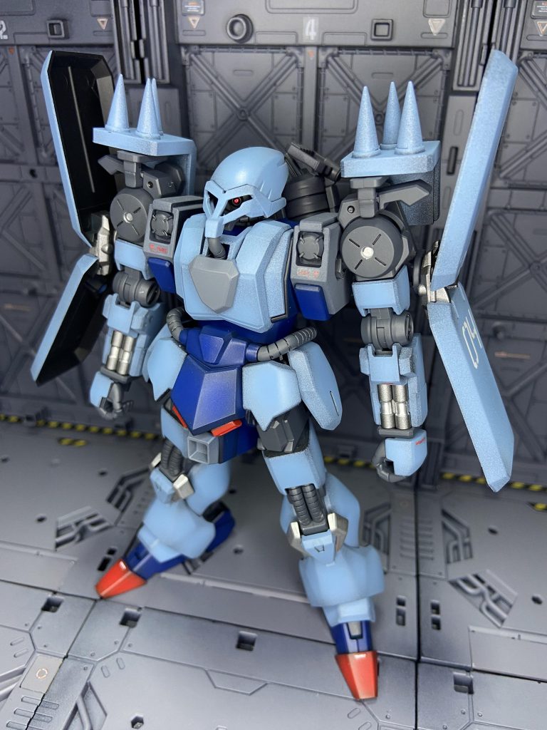 シュツルムガルスを黒立ち上げ、半光沢にて仕上げました。肩のスパイクをビルダーズスパイクに変更・各所合わせ目消し