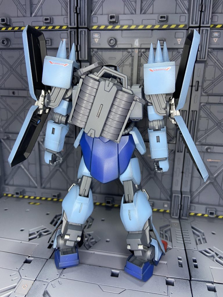 腕のエングレービングは何か好きじゃ無いな〜と思いパテで埋めました。