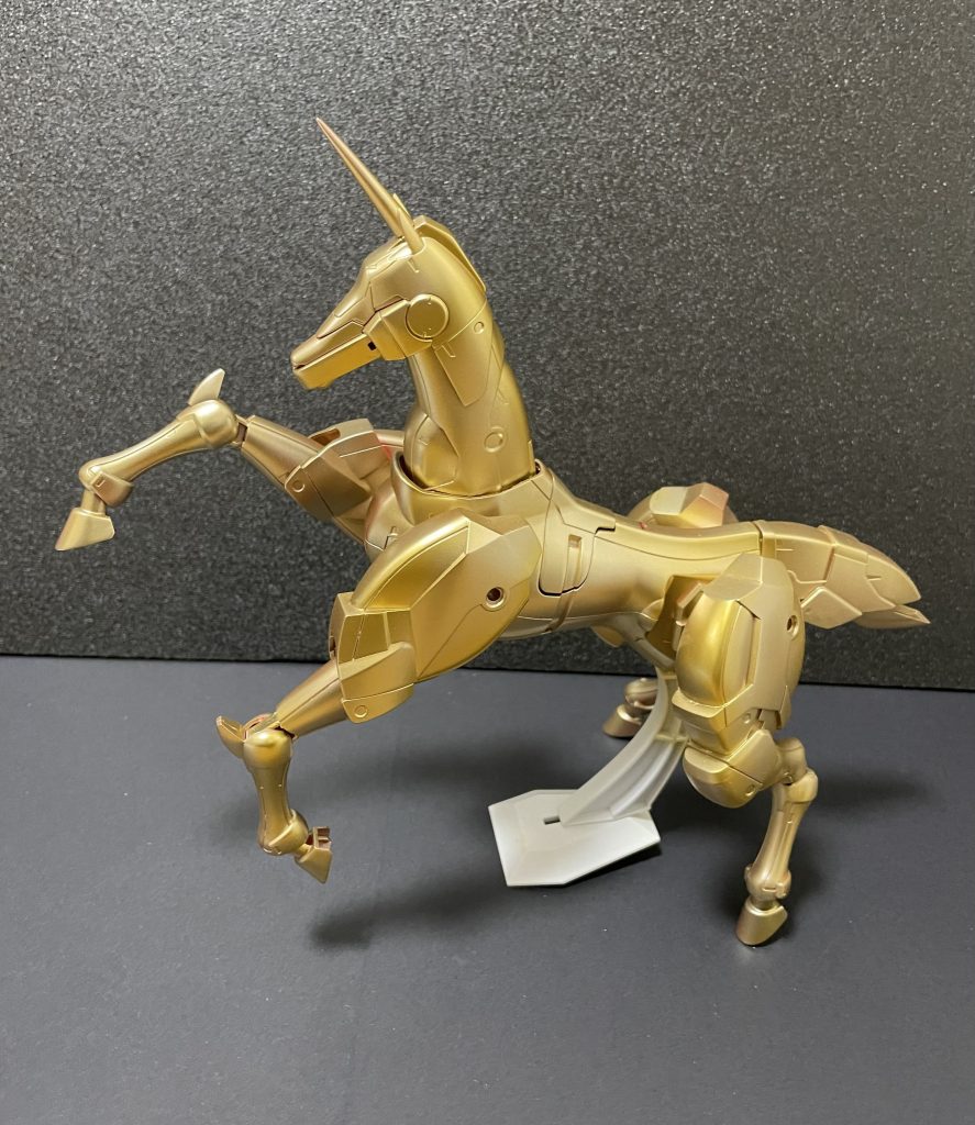 風雲再起EXゴールドで塗装の後、スターブライトゴールドで陰影をつけています。