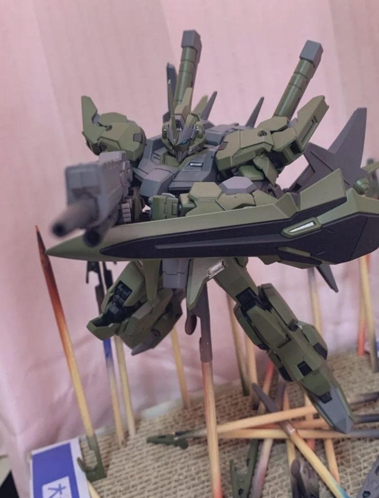 HGシナンジュスタイン(NT版)のライフルとシールドを持たせております。