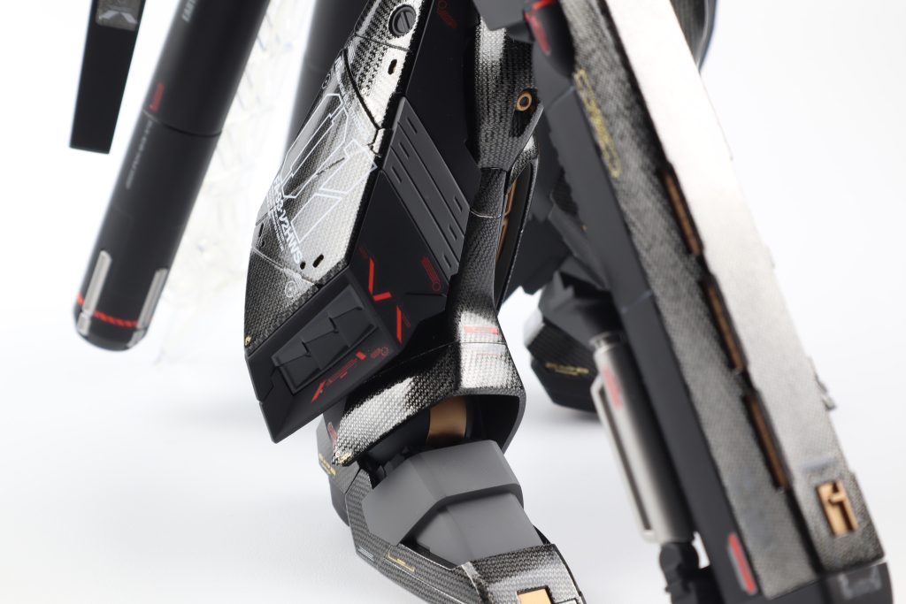 【完成】MG Hi-νガンダム HWS Ver.Ka カーボン風塗装仕上げ–5枚目/制作者：psyctrl