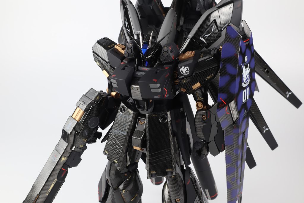 【完成】MG Hi-νガンダム HWS Ver.Ka カーボン風塗装仕上げ–3枚目/制作者：psyctrl