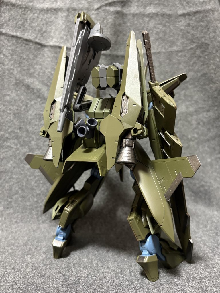 背面はこんな感じ。機動力に極振りしているのでテルティウムのクソデカブースターが取り付けてあります。