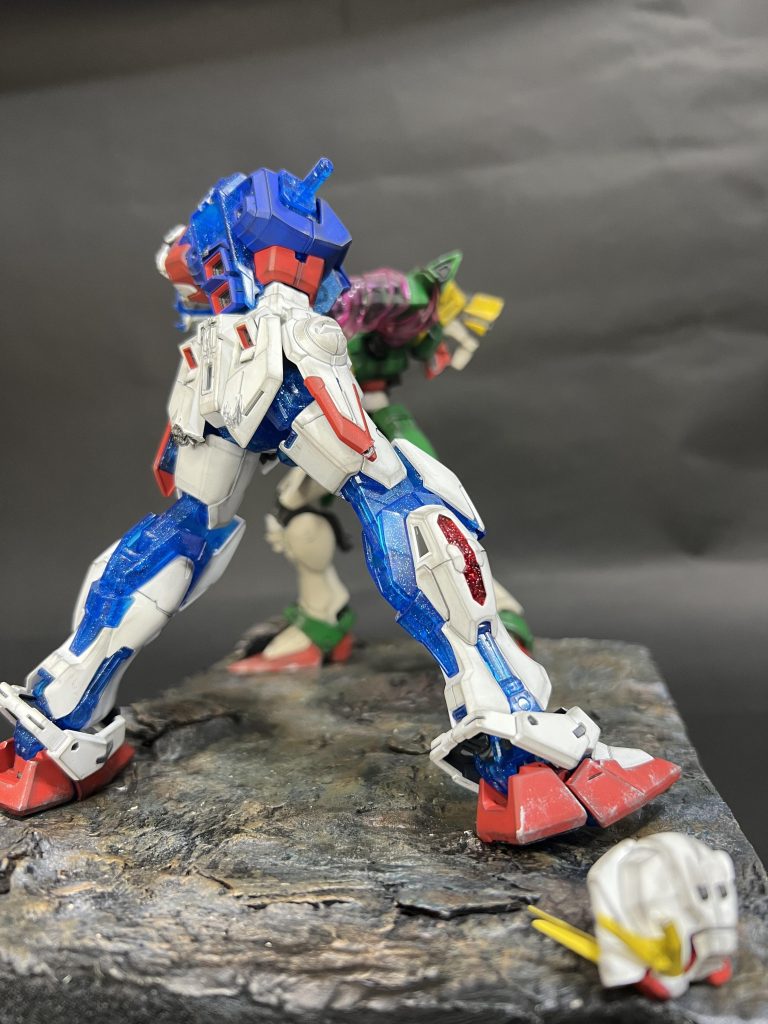 実はMGビルドストライクのプラフスキークリアバージョンはMGとHGがあるものの、MGウイングガンダムフェニーチェはMG化していないためMGベースで作るには、ある程度ミキシング等でフェニーチェを作らなくてはならなかったです。