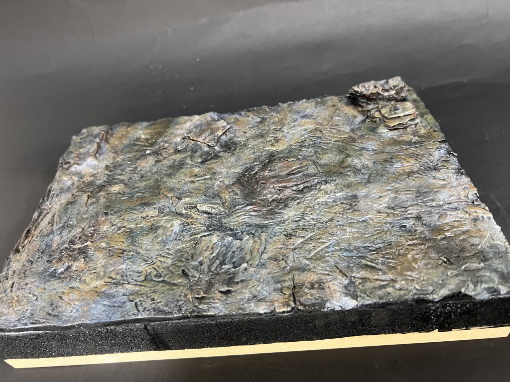 ジオラマベースはスタイロと石粉粘土で整形。塗装も筆でドライブラシ中心に雰囲気良さげに塗れました。