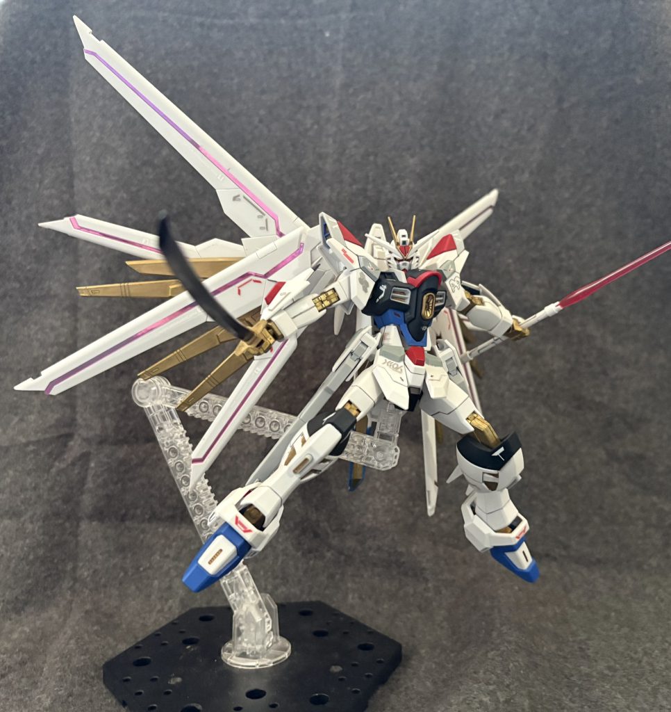 フツノミタマを装備させて。SEEDアクションシステムがものすごく良くて割と無茶なポージングもできちゃうのが凄いですね。