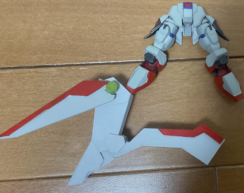 こんな感じで足部分に展開機能などを仕込んでいるのでデスティニー本体のパーツを外すことなくゼウスを装備できます。