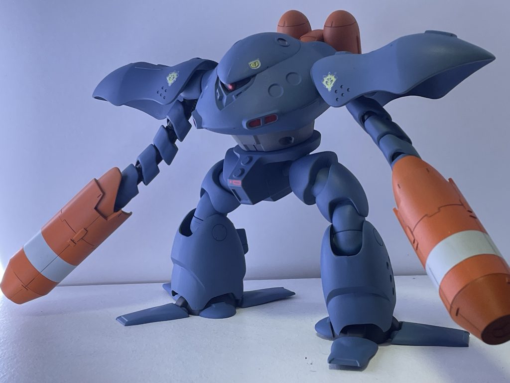 ミサイルユニットも合わせ目を消して、しっかり塗り分け塗装しました。